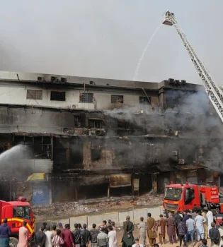 Karachidagi yong‘inda 11 kishi halok bo‘ldi