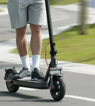 Для водителей скутеров и мопедов водительское удостоверение стало обязательным