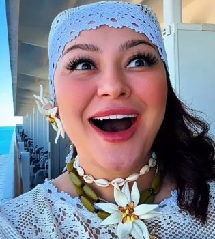 Shahlo Zoirova is relaxing peacefully on the Bahamas islands