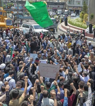 Eron millionlab askarlarini jangovar holatga keltirishga tayyorlandi