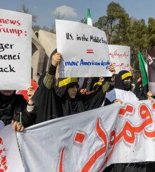 Eron bayramni siyosiy norozilik namoyishiga aylantirdi