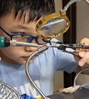 Chinese Teenager Builds Real Aviation Engine at Home