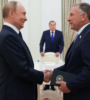 Tramp vakillari Kremlda Putin bilan uchrashdi