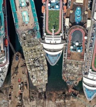 Ships shattered at Aliaga port, pandemic impact