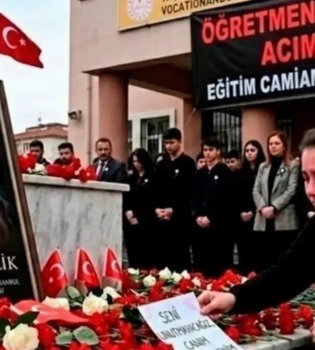 Istanbulda o'quvchi biologiya o'qituvchisini pichoqlab o'ldirdi