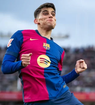 Maldini подарил Джерару Мартину форму "Милана" с автографом