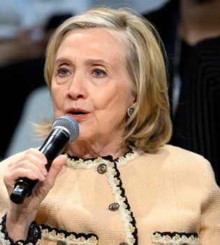 Хиллари Клинтон раскритиковала политику Трампа в отношении Украины