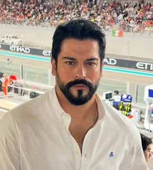 Burak O‘zchivit 20 yildan beri sochini o‘zi qirqadi