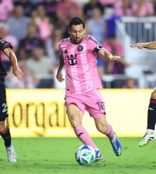 Messi 900-gollik marraga yaqinlashmoqda