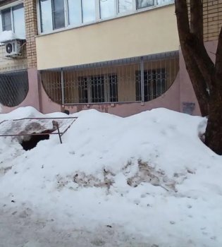 A child fell into a well in Saratov and was injured
