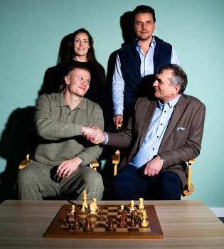 Manchester City hujumchisi Erling Holand shaxmat olamiga yangi izlanishlar kiritdi