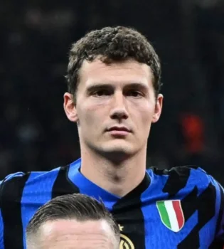 Benjamin Pavard is being courted by Borussia and Saudi clubs