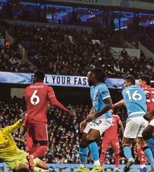 Манчестер Сити потерял очки, Арсенал укрепил лидерство