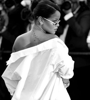 Rianna's luxurious house in Los Angeles was shot at