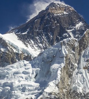 Everest cho'qqisida bir kunda rekord darajadagi alpinistlar to'plandi
