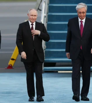 Vladimir Putin davlat tashrifi bilan Qozog'iston poytaxtiga yetib keldi