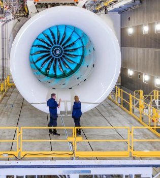 «Rolls-Royce» kompaniyasi dunyodagi eng yirik aviatsiya dvigatelini sinovdan o'tkazadi