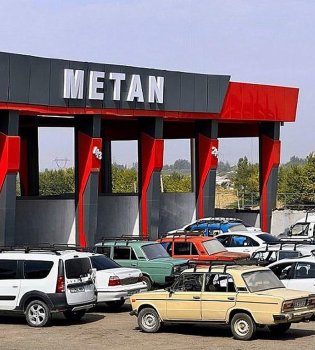 Temporary restrictions on refueling vehicles with gas have been introduced during cold days.