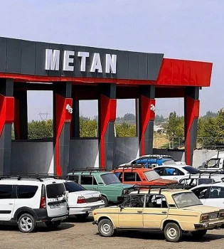 Temporary restrictions on refueling vehicles with gas have been introduced during cold days.