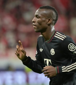 Nikolas Jekson is unhappy with his situation at Bayern