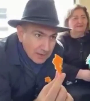 Пашинян встретился с женой, обвинившей его в сдаче Нагорного Карабаха