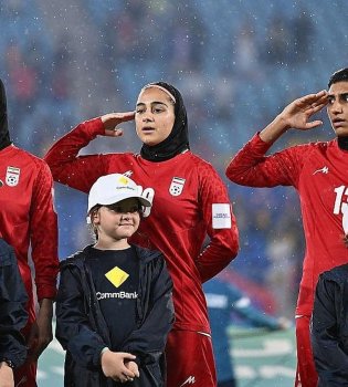 Растут опасения по поводу опасного положения иранских женщин-футболисток