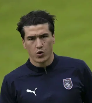 Eldor Shomurodov fully transferred to "Bashakshehir"