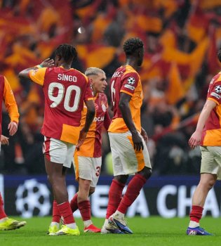 «Galatasaroy» o'z maydonida «Fenerbahche» ustidan yirik g'alaba qozondi