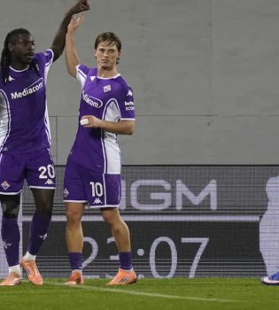 «Ко́мо» обыграл «Фиорентину» и вышел в четвертьфинал