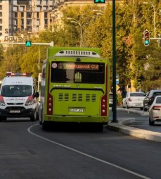 Express buses operate between Nurafshon and Bektemir.