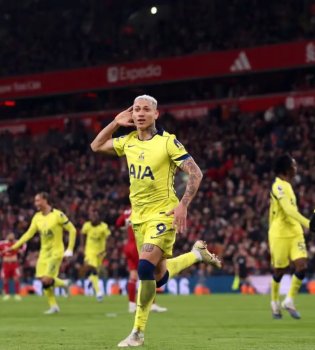 Драматичный матч между «Ливерпулем» и «Тоттенхэмом» завершился вничью