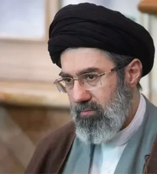 Ненависть Муджаба к США связана с семейной трагедией