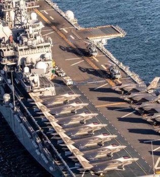 Американский корабль Триполи направился в сторону Ирана с двадцатью пятью тысячами солдат