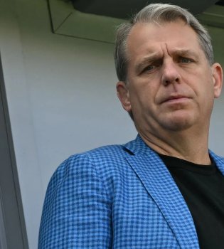 Jeymi Karrager Chelsi klubining boshqaruv siyosatini keskin tanqid qildi