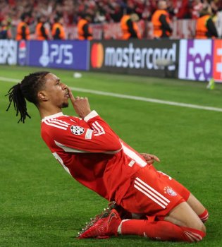 «Bavariya» chempionlikni nishonladi Olise esa maxsus futbolkani kiymadi