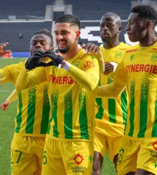 В Рамадан во Франции футболисты перекусывали во время игры