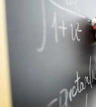 Maktab rahbarlari va o‘qituvchilarga bonus joriy qilindi