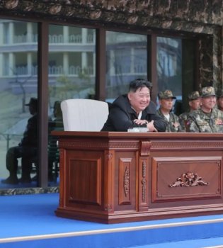 Kim Chen In harbiylarning jangovar tayyorgarligini shaxsan tekshirib ko'rdi