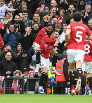 Манчестер Юнайтед одержал победу над Астон Виллой и укрепился на третьем месте в таблице