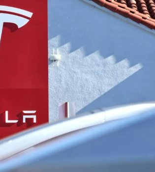 Tesla registers a new AI-based voice assistant in China