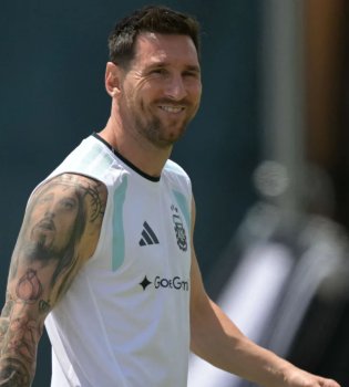 Kutral-Ko shahrida Lionel Messi haykali qad ko'tarildi