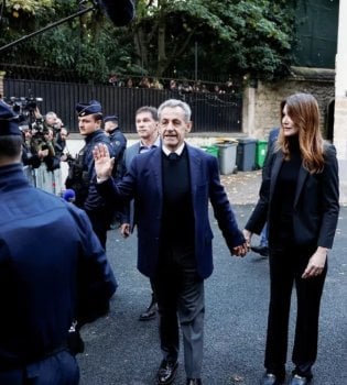 Nikolya Sarkozi qamoqda birinchi kunini o‘tkazdi