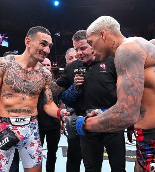 Чарлз Оливейра получил пояс BMF на турнире UFC 326