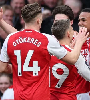 Mayka Richards Arsenalni Chempionlar Ligasi g'olibi deb hisoblaydi