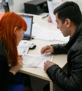 Bank accounts for migrants in Russia may be restricted