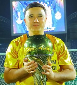 Islom Ismoilov Superkubok g'olibini xalq bilan tabrikladi