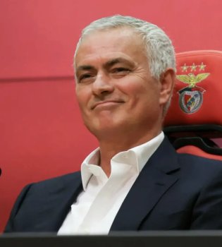 Benfica under Mourinho's management is leading the Portuguese championship