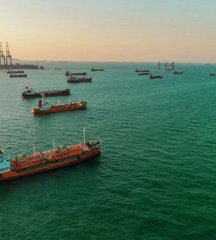 Трамп призвал мировые силы обеспечить безопасность Ормузского пролива