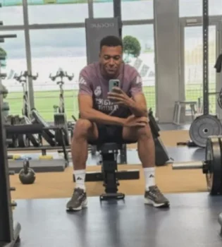 Kilian Mbappe jarohatidan tuzalib «Real Madrid» qaydnomasiga kiritildi