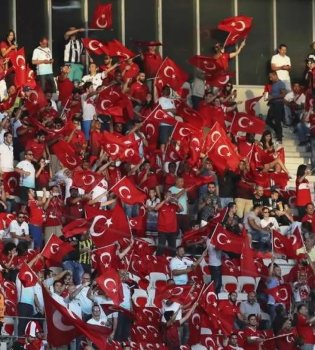 Futbolchilar maydonda chayqaning hayotini saqlab qoldi